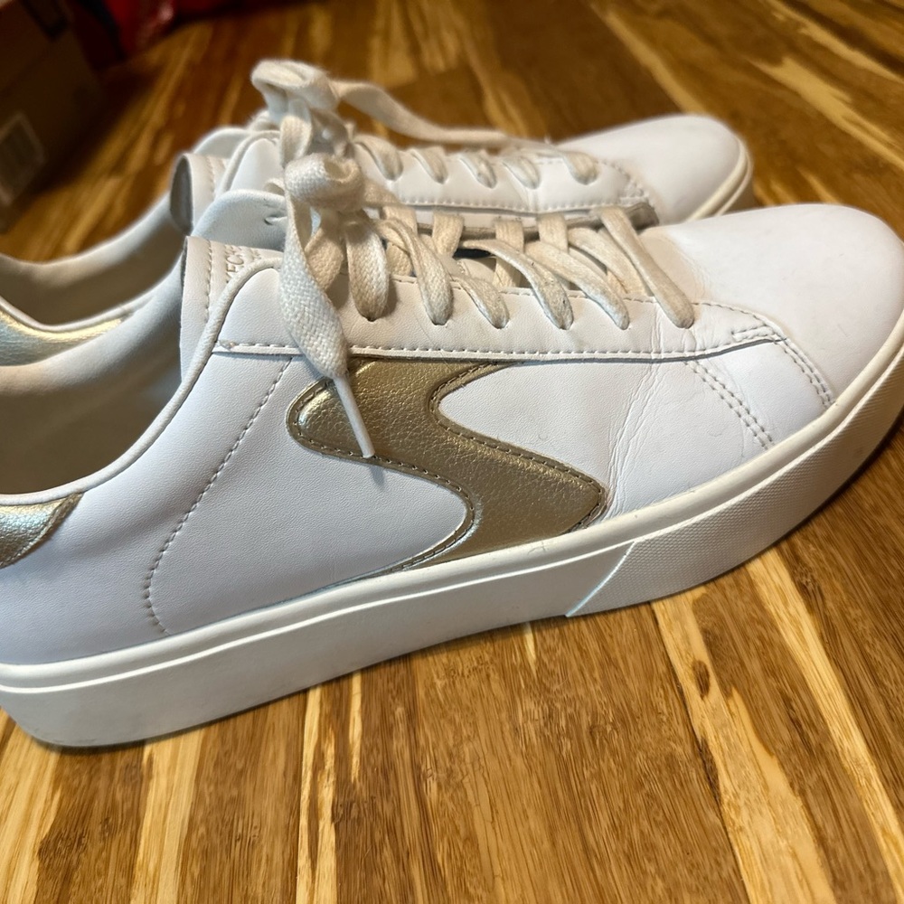 Skechers White and Gold Sneakers
